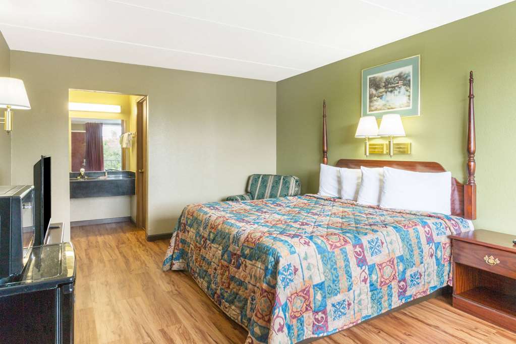 Super 8 by Wyndham Kingsport I 81 - photo 10