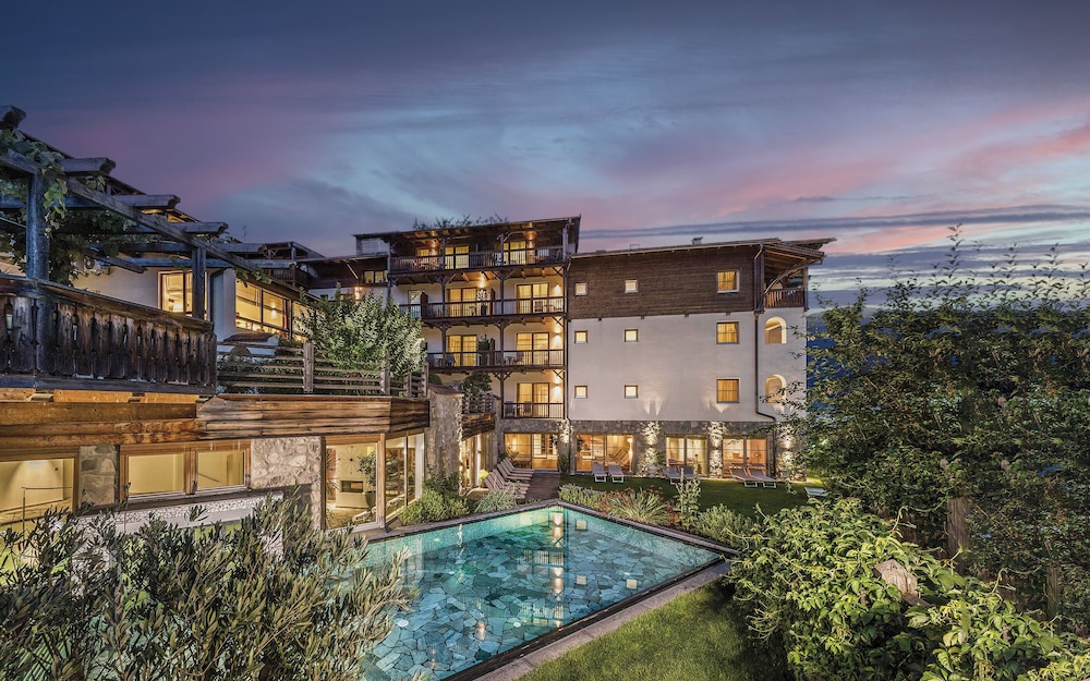 Taubers Unterwirt Aktiv & Vitalhotel — 4-Star Luxury Hotel in Velturno, Italy
