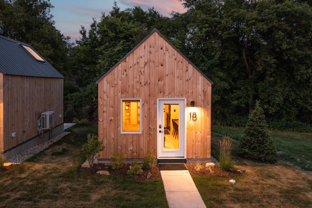 Bunkies the Cut in Ottawa, United States