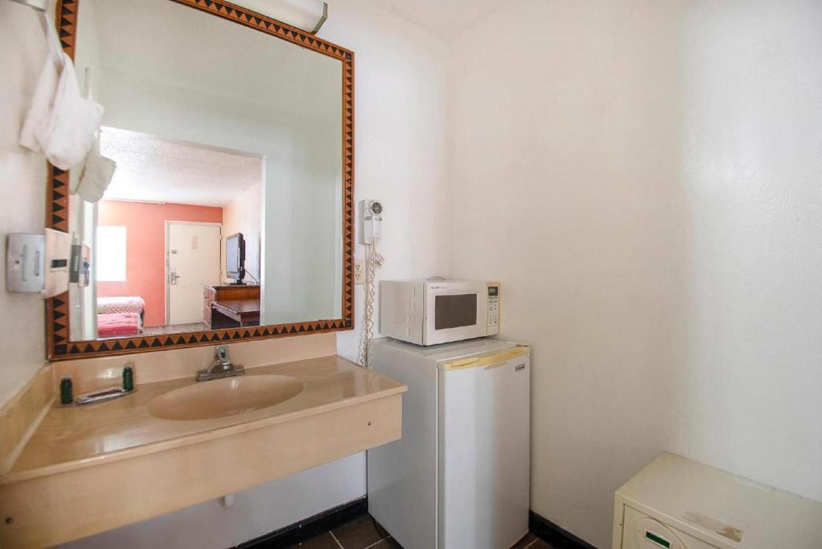 Hotel O Daylight Inn Elkhart I 90 IN - photo 37