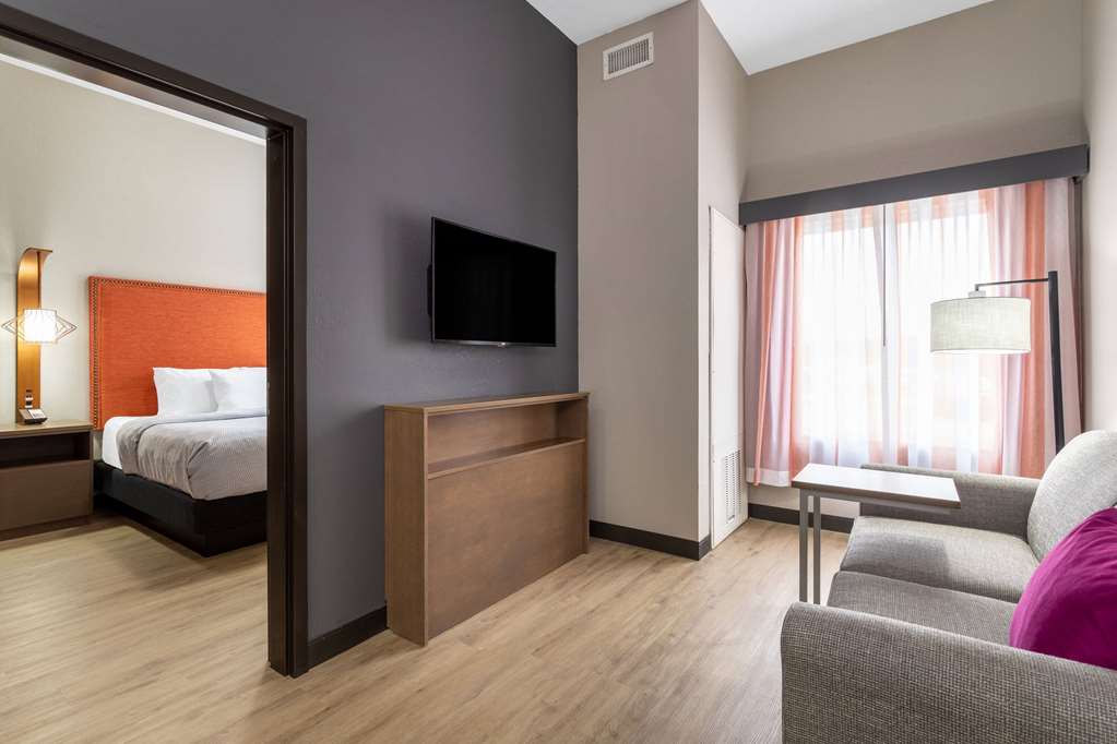 La Quinta Inn & Suites by Wyndham Augusta Near Fort Gordon - photo 17
