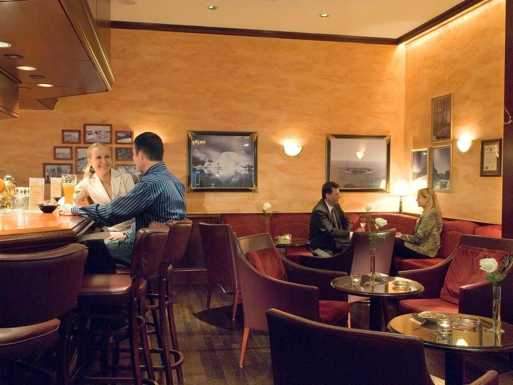 Hotel Bar