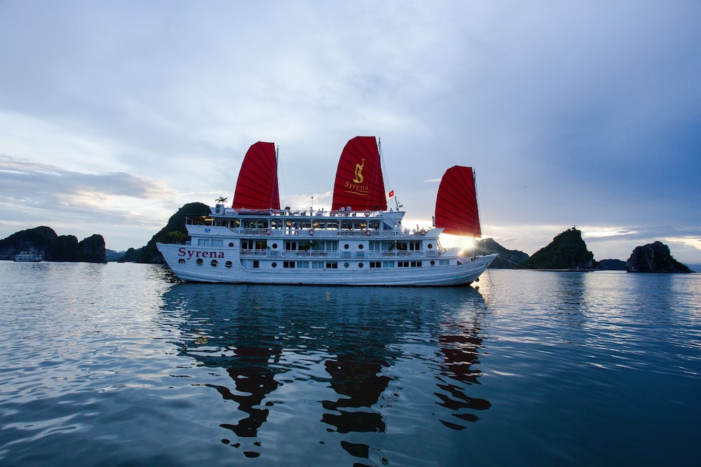Syrena Cruises — 4-Star Luxury Hotel in Ha Long, Vietnam