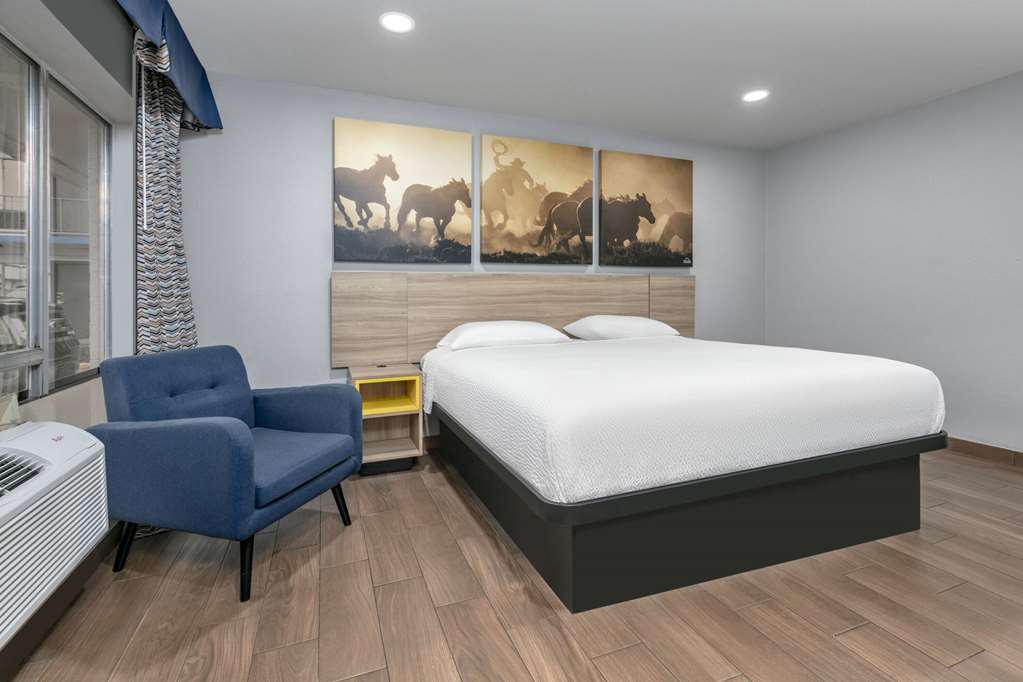 Days Inn by Wyndham South Fort Worth - photo 17