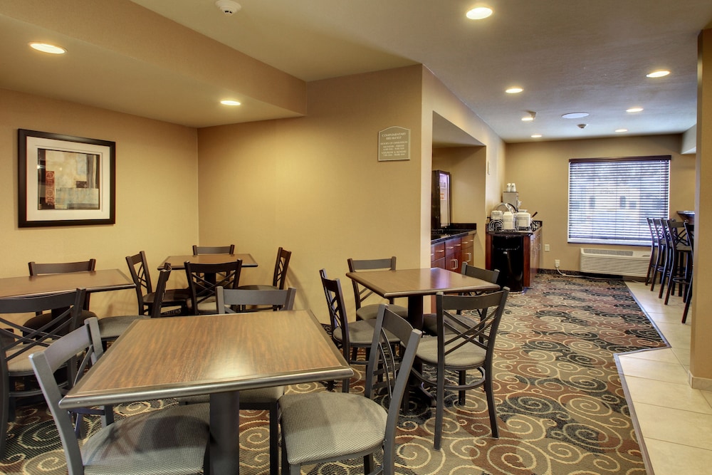 Cobblestone Inn & Suites Rugby - photo 30