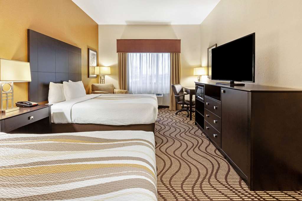 La Quinta Inn & Suites by Wyndham South Bend - photo 16