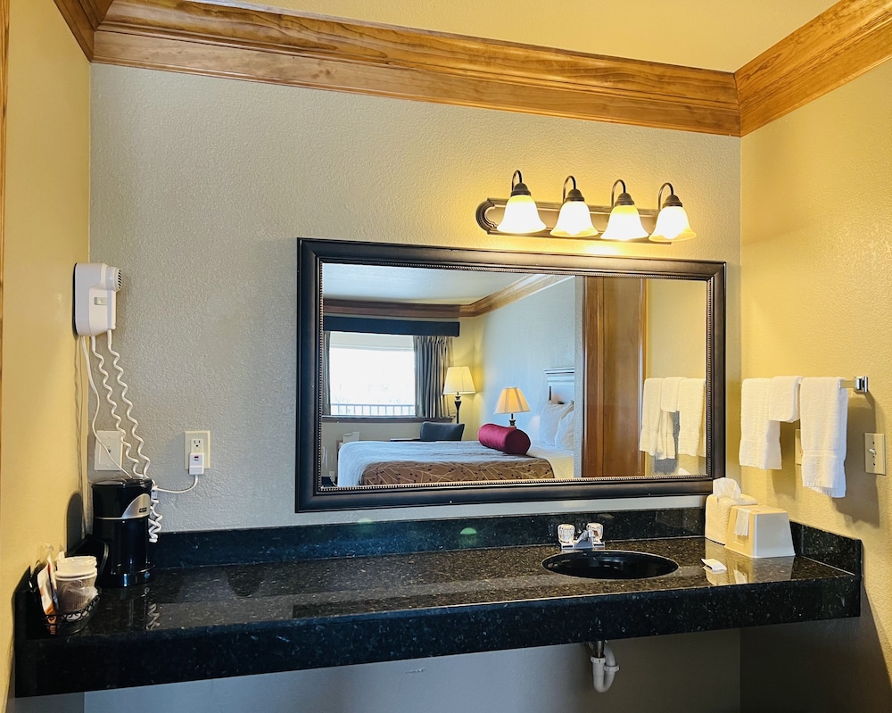 Cattle Country Lodge - photo 24