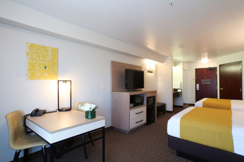 Oxford Suites Spokane Valley - photo 8
