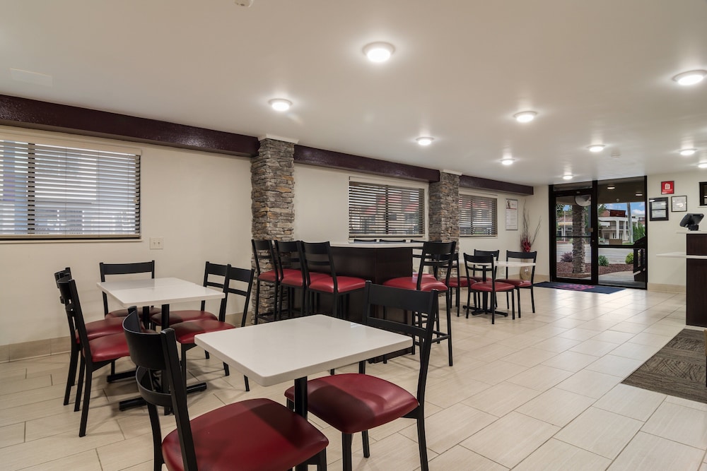 Red Roof Inn Chattanooga Hamilton Place - photo 23