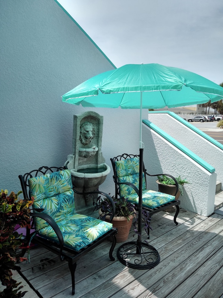 Swashbuckler Motel - photo 41