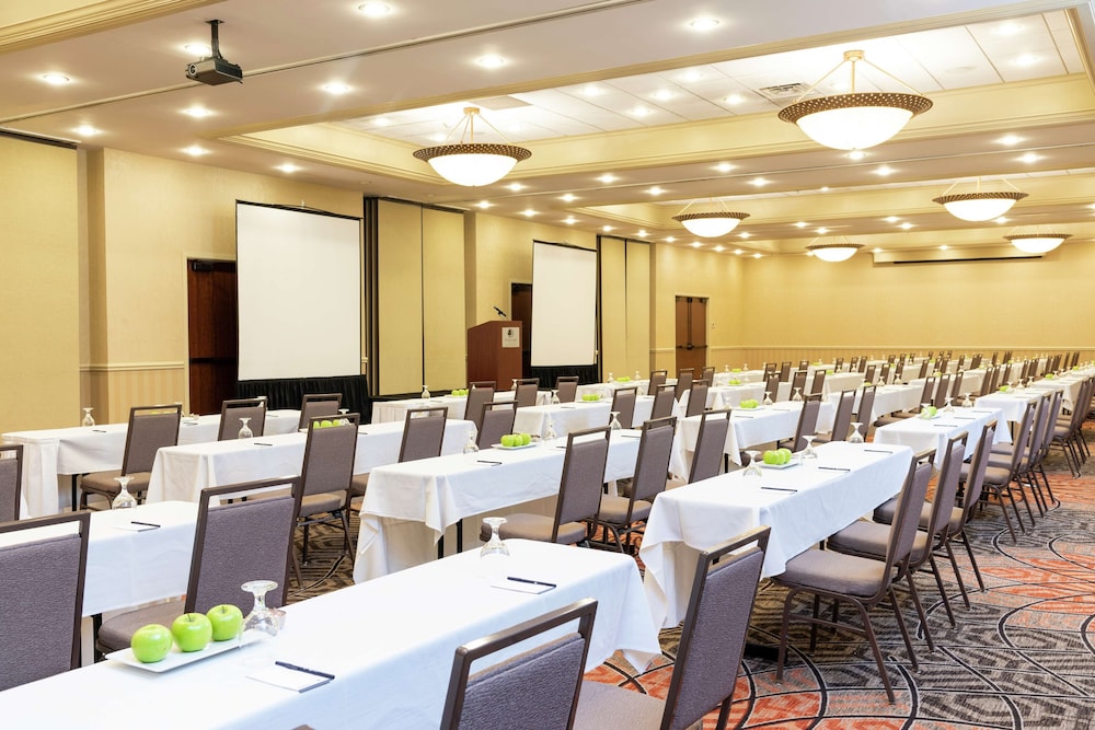 DoubleTree by Hilton Hotel Grand Rapids Airport - photo 77