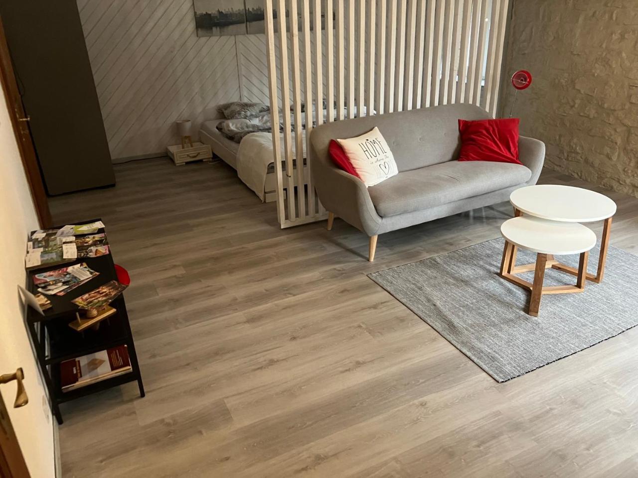 Au numéro 12 in Unknown City, Switzerland