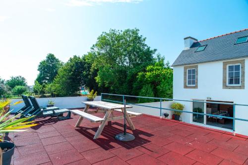 Ty Penn Ar Bed Proche De La Plage — Plomodiern