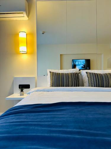 Special Sea View Aparthotel In Orbi City