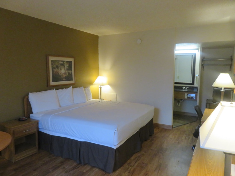 Baymont by Wyndham Fargo - photo 18