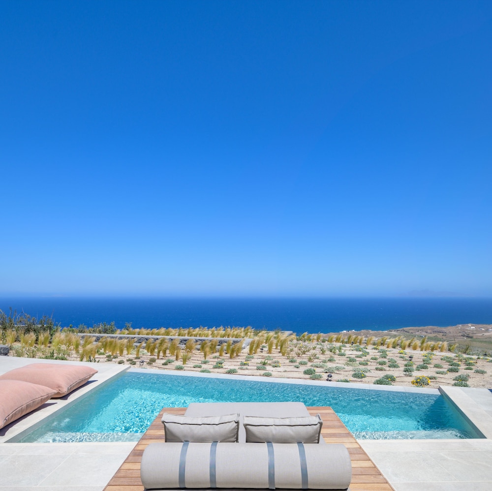 Lithi Luxury Retreat in Fira, Greece