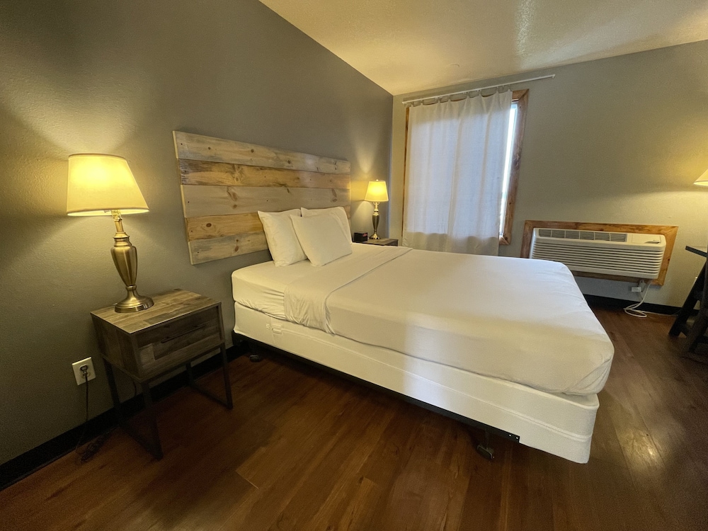 Sunnyside Inn & Suites - photo 35