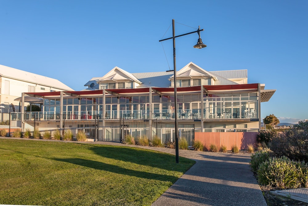 York Cove Hotel — George Town