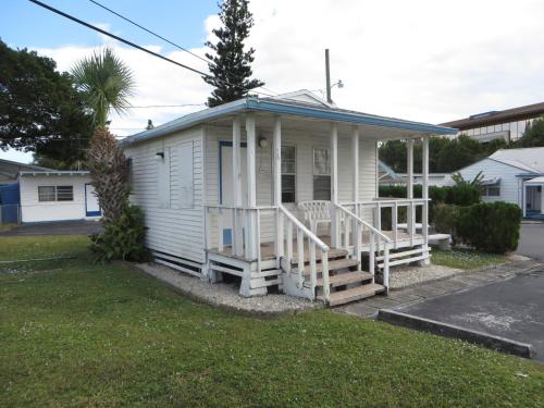 Royal Palms Motel - photo 27
