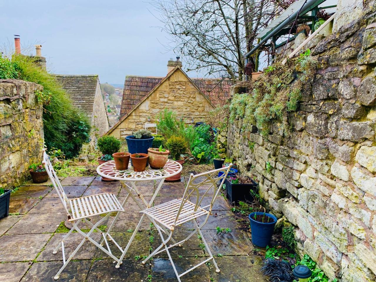 Weaver's Cottage @ Number 10 — 4-Star Luxury Hotel in Bradford-On-Avon, United Kingdom