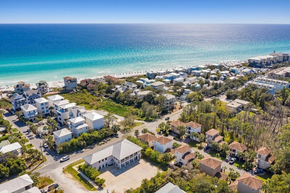 Sandy Bottoms - carbon neutral hotel in Seaside