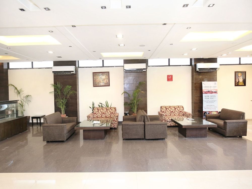 Capital O 15395 Hotel 42