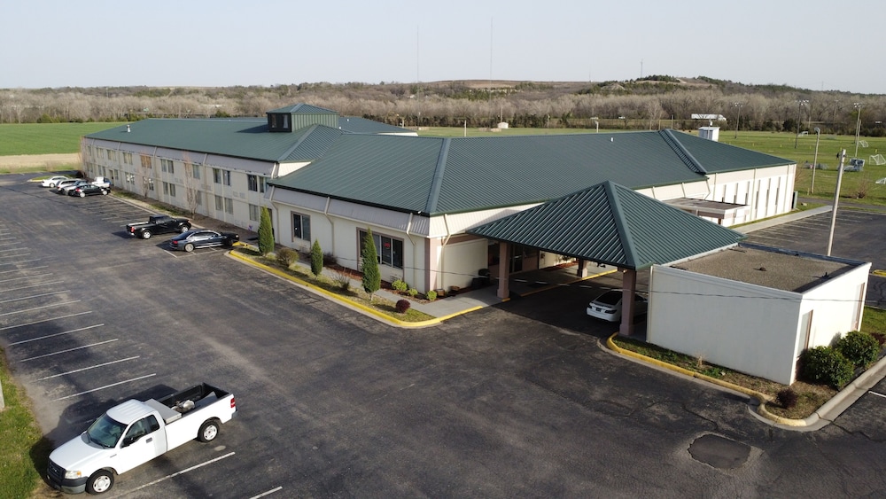 USA Inn Junction City Near Fort Riley - photo 47