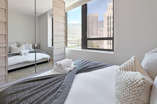 Imra 1 Bed Hideaway in High Rise with City Views