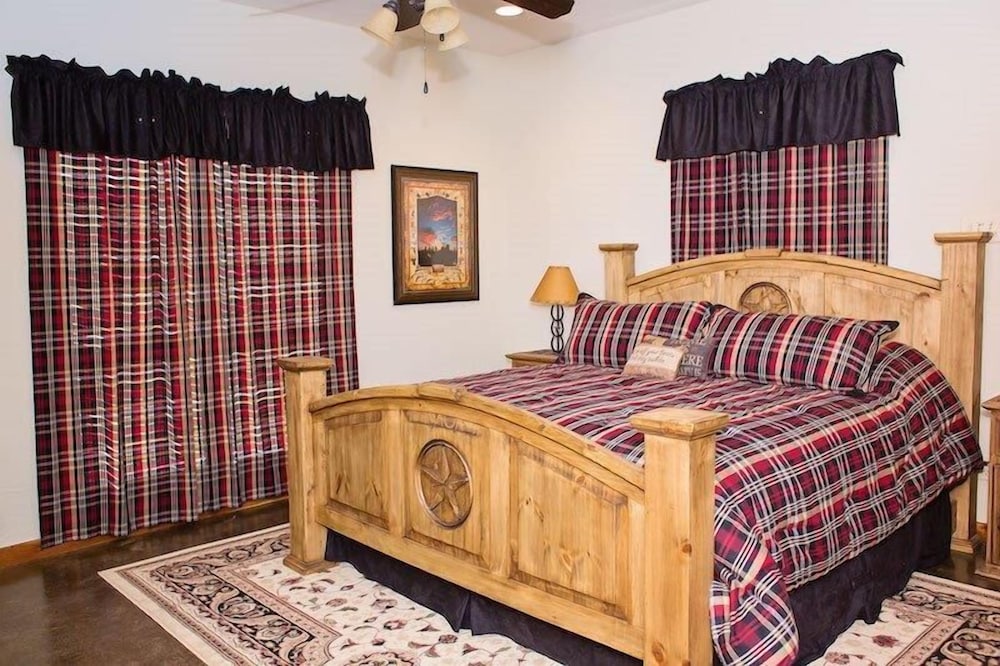 The Silver Spur Resort Campsite - photo 10