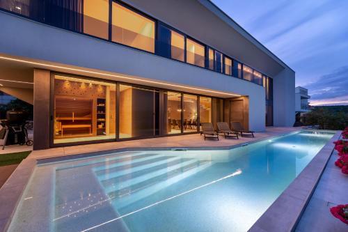 Villa Panoramica with heated pool and sauna — 4-Star Luxury Hotel in Vrbnik, Croatia
