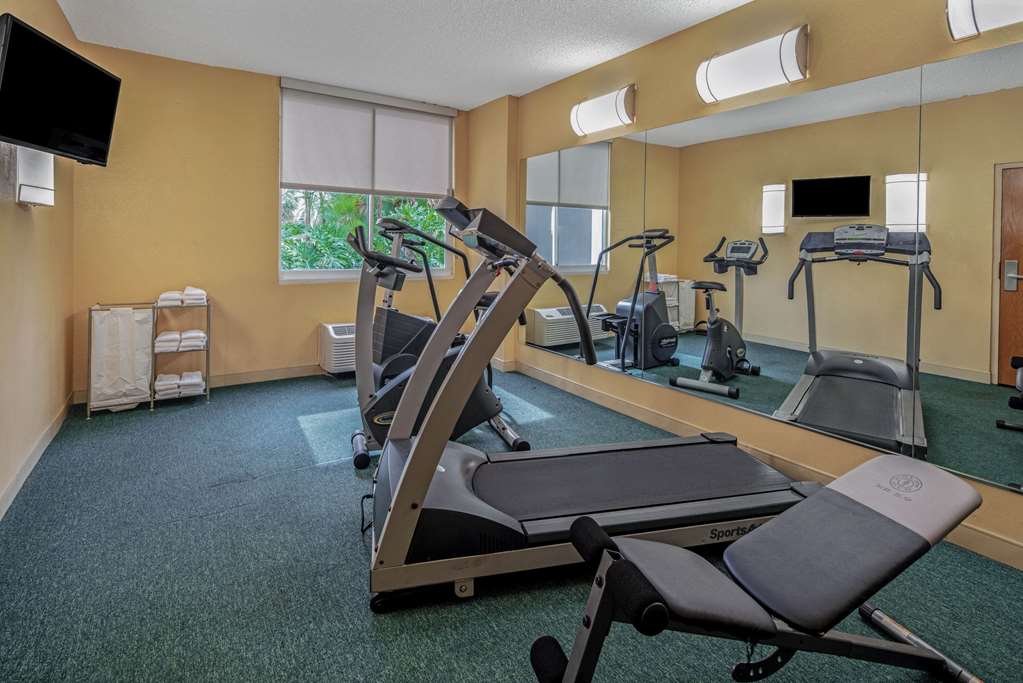 La Quinta Inn & Suites by Wyndham Naples Downtown - photo 11