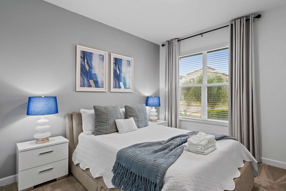 Chic Spacious 5BR Retreat Near Disney - photo 6