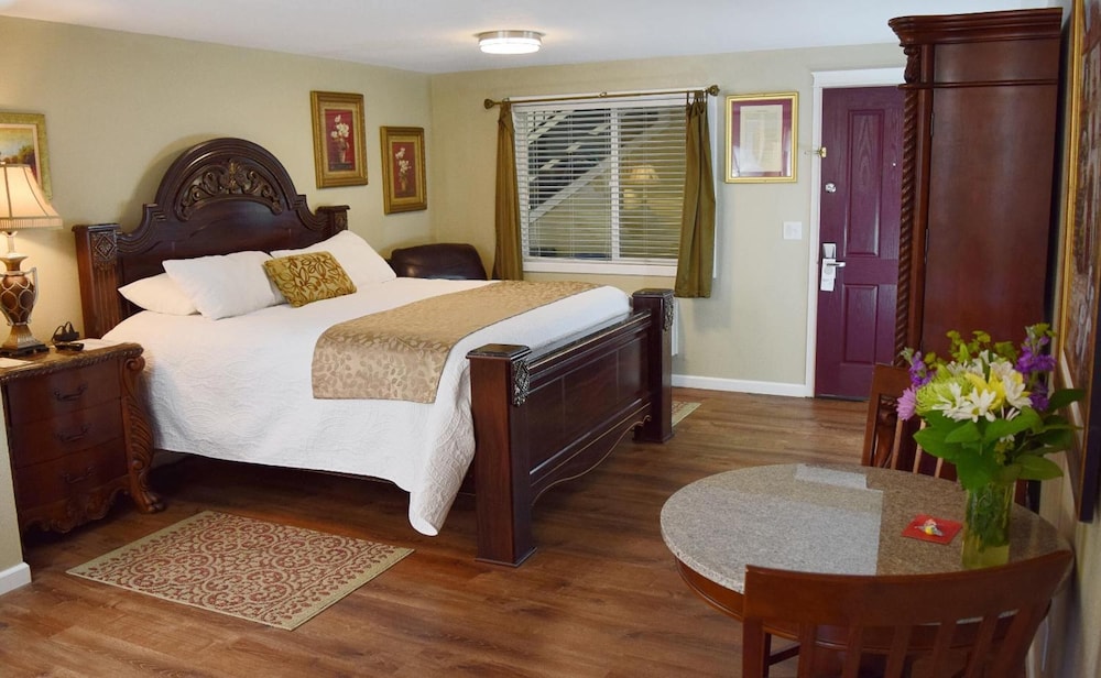 Silverton Inn & Suites - photo 11