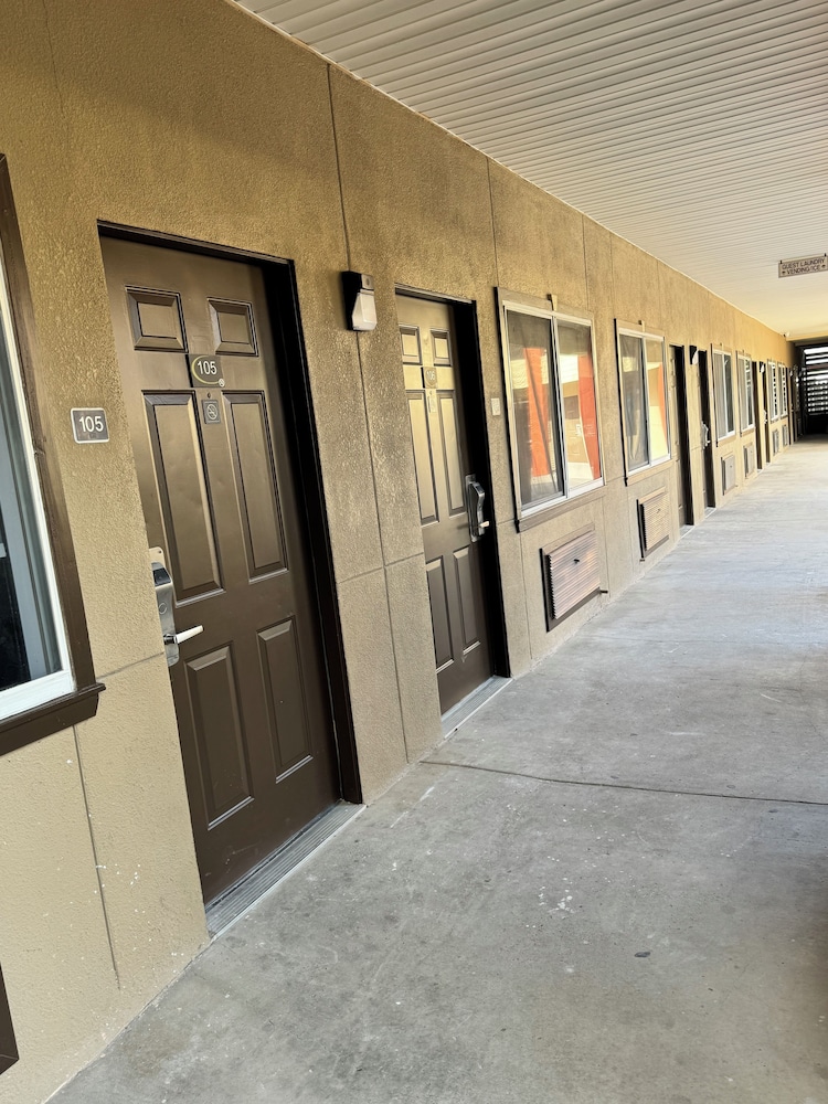 Texas Inn and Suites City Center at University Dr. - photo 53
