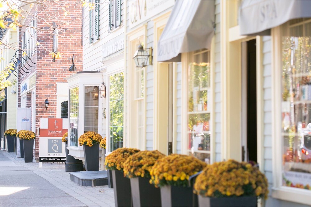 124 on Queen Hotel & Spa in Niagara Falls, Canada