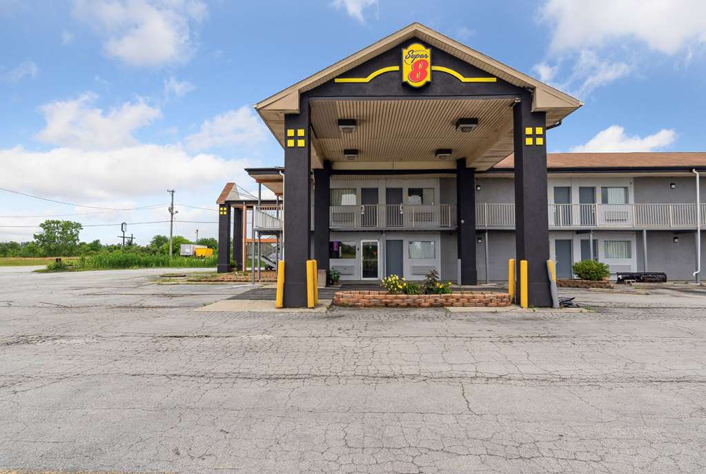 Super 8 by Wyndham Millbury Toledo - featured photo