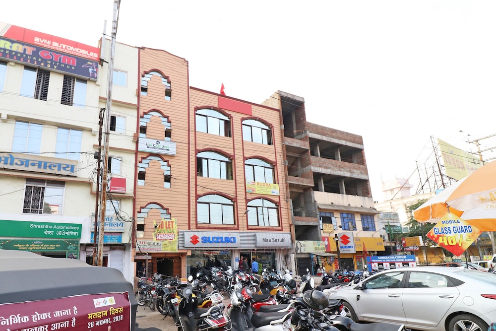 Oyo 29245 Hotel E Square in Jabalpur, India