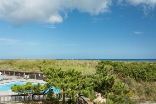 August Recess - carbon neutral hotel in Nags Head