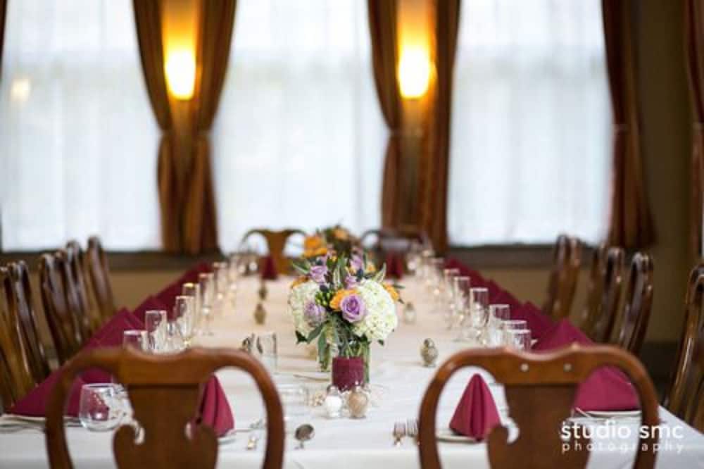 Gateways Inn & Restaurant - photo 20
