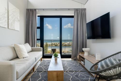 Burmeister 607 Top Floor Corner 2 Bedroom Apartment with Sea and Lagoon Views Onsite Parking