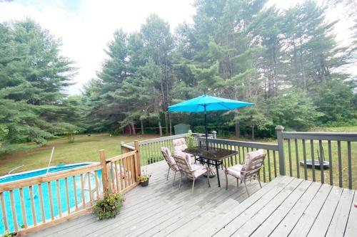 Bancroft Memories 5BR Family Retreat 2 Kitchens in Bancroft, Canada