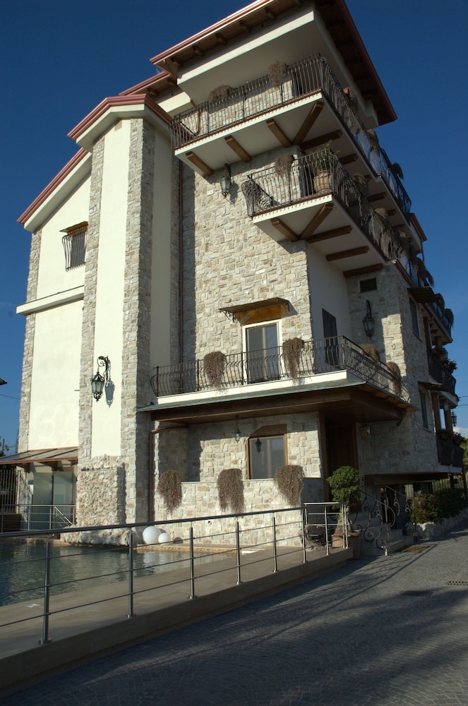 Hotel Villa Clementina — hotel in Scafati