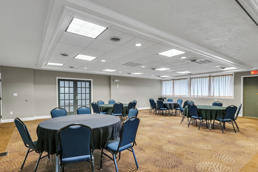 Eastlake Suites Hotel & Conference Center By OYO Urbana - photo 134