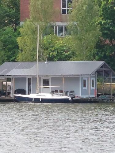 Green husbåt in Soedertaelje, Sweden