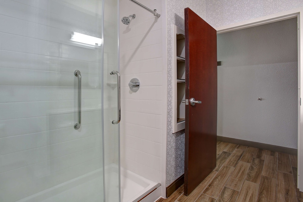 Hampton Inn & Suites Dallas DeSoto - photo 30