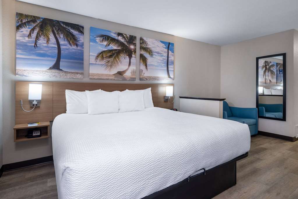 Days Inn & Suites by Wyndham Commerce - photo 30
