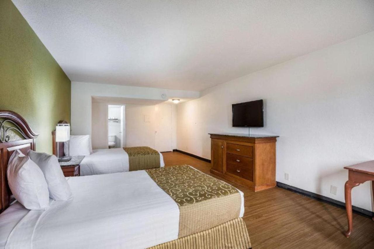 OYO Hotel Orlando Airport - photo 25