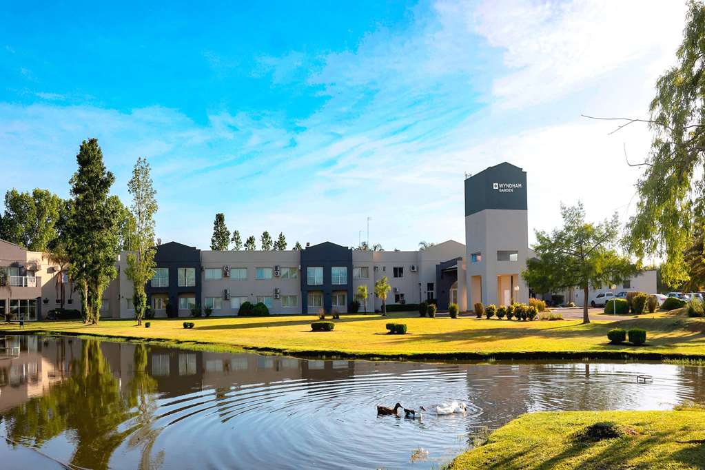 Wyndham Garden Campana — hotel in Campana