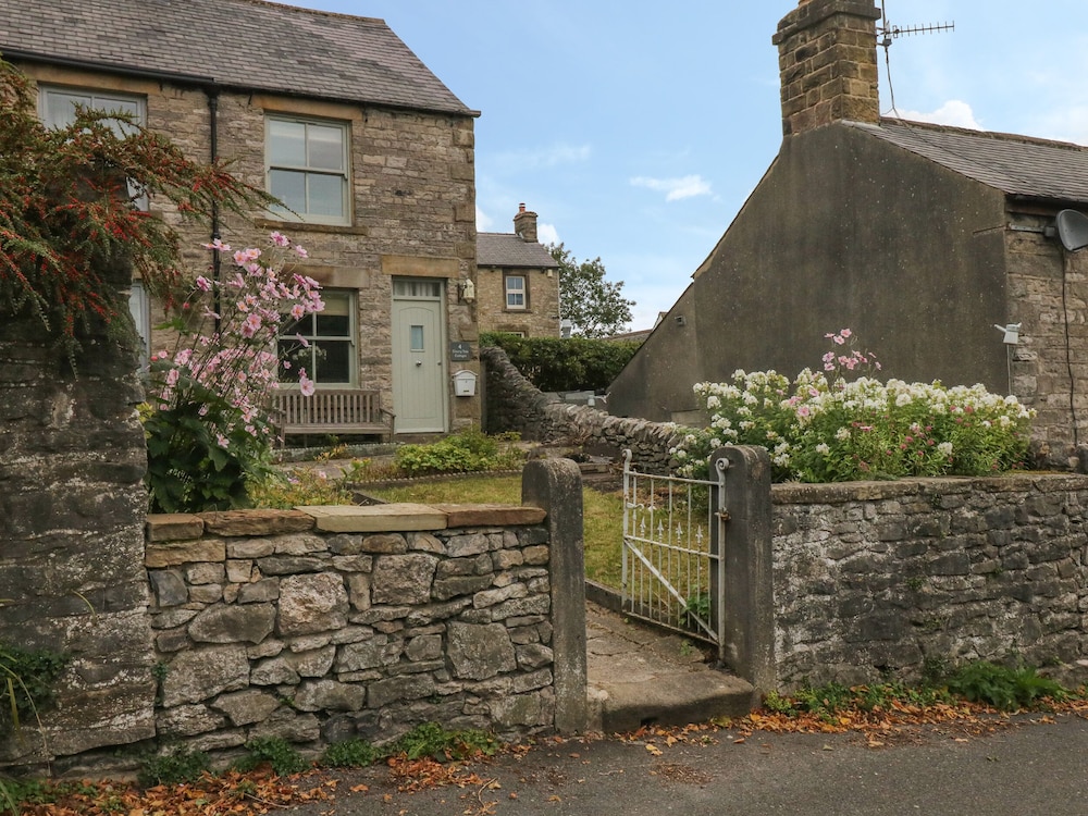 4 Cherry Tree Cottages - carbon neutral hotel in Bradwell
