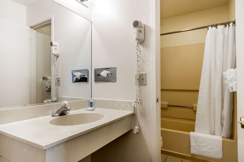 Rodeway Inn Wine Country - photo 17